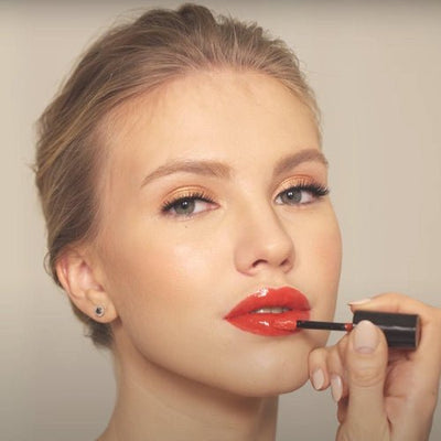 Vinyl effect lips makeup